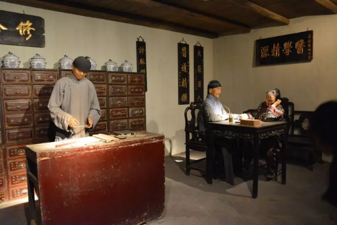 【昆中药杯·最美药店人】我们不生产美，我们是药店圈的星探